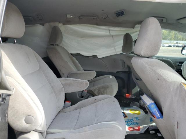 5TDJK3DC5GS144851 - 2016 TOYOTA SIENNA LE GRAY photo 11