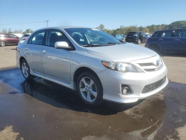 2T1BU4EE8DC976080 - 2013 TOYOTA COROLLA BASE 银色 照片 4