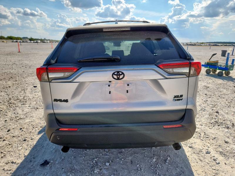4T3RWRFV2SU183512 - 2025 TOYOTA RAV4 XLE Gümüş foto 6