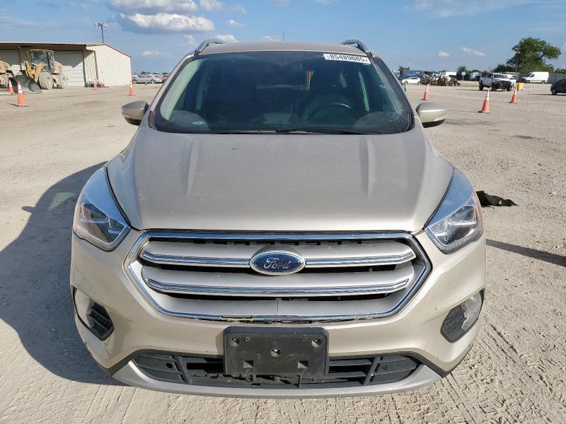 1FMCU0J91JUB72431 - 2018 FORD ESCAPE TITANIUM GOLD photo 5