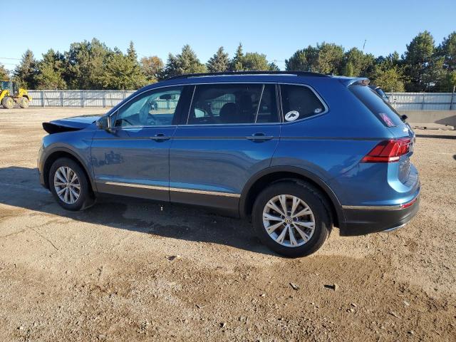 3VV3B7AX8JM117157 - 2018 VOLKSWAGEN TIGUAN SE Синий фото 2
