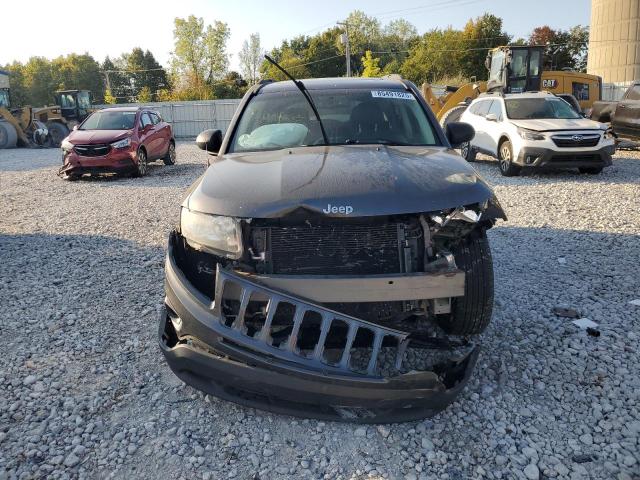 1C4NJDEB9GD790311 - 2016 JEEP COMPASS LATITUDE CHARCOAL photo 5