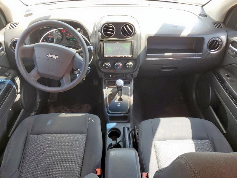 1J4NT4FA0AD659267 - 2010 JEEP COMPASS SPORT Grün Foto 8