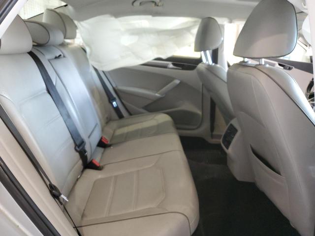1VWBT7A32GC062703 - 2016 VOLKSWAGEN PASSAT SE SILVER photo 10