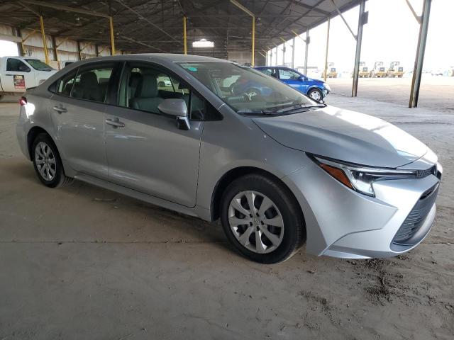 JTDBCMFE0R3043338 - 2024 TOYOTA COROLLA LE 银色 照片 4