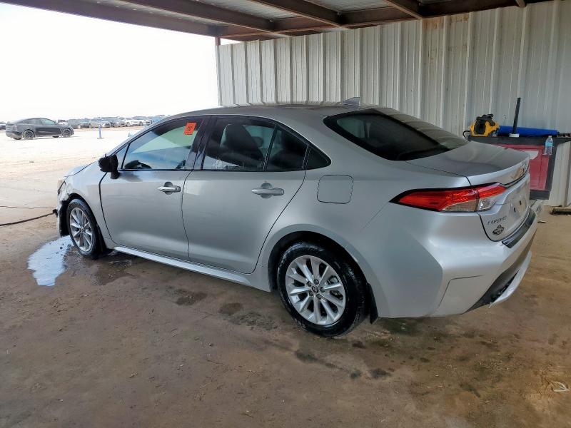 5YFVPMAE8NP282291 - 2022 TOYOTA COROLLA LE 银色 照片 2