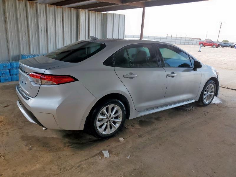 5YFVPMAE8NP282291 - 2022 TOYOTA COROLLA LE 银色 照片 3