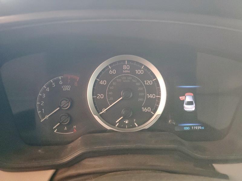 5YFVPMAE8NP282291 - 2022 TOYOTA COROLLA LE 银色 照片 9