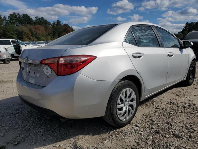 2T1BURHEXJC099452 - 2018 TOYOTA COROLLA L ვერცხლისფერი ფოტო 3