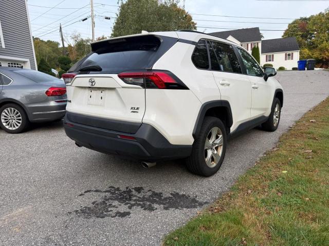2T3P1RFV1KW042503 - 2019 TOYOTA RAV4 XLE WHITE photo 3