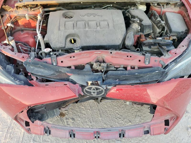 5YFBURHE2JP793603 - 2018 TOYOTA COROLLA L წითელი ფოტო 11