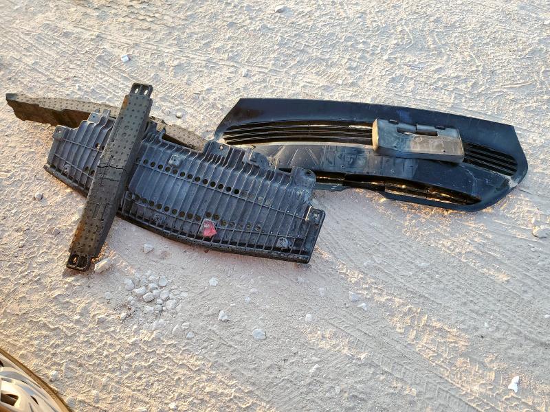 5YFBURHE2JP793603 - 2018 TOYOTA COROLLA L წითელი ფოტო 12