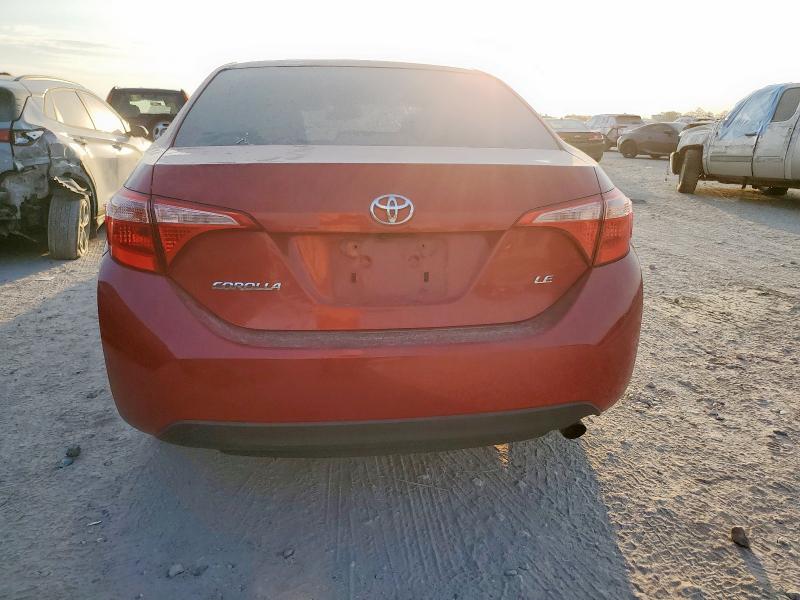 5YFBURHE2JP793603 - 2018 TOYOTA COROLLA L წითელი ფოტო 6