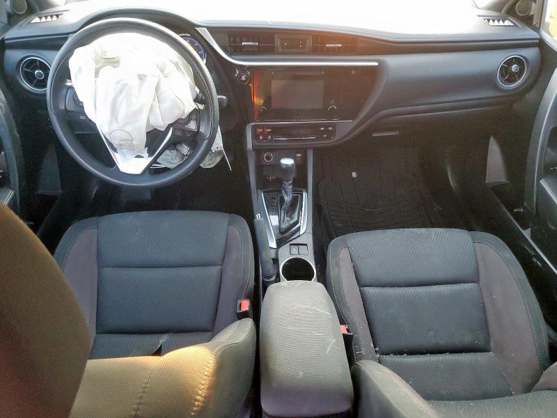 5YFBURHE2JP793603 - 2018 TOYOTA COROLLA L წითელი ფოტო 8