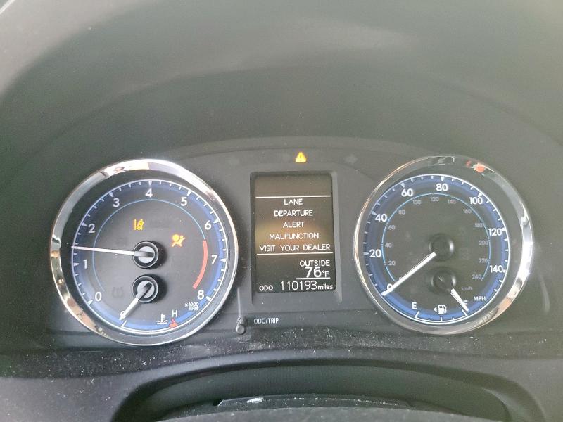 5YFBURHE2JP793603 - 2018 TOYOTA COROLLA L წითელი ფოტო 9