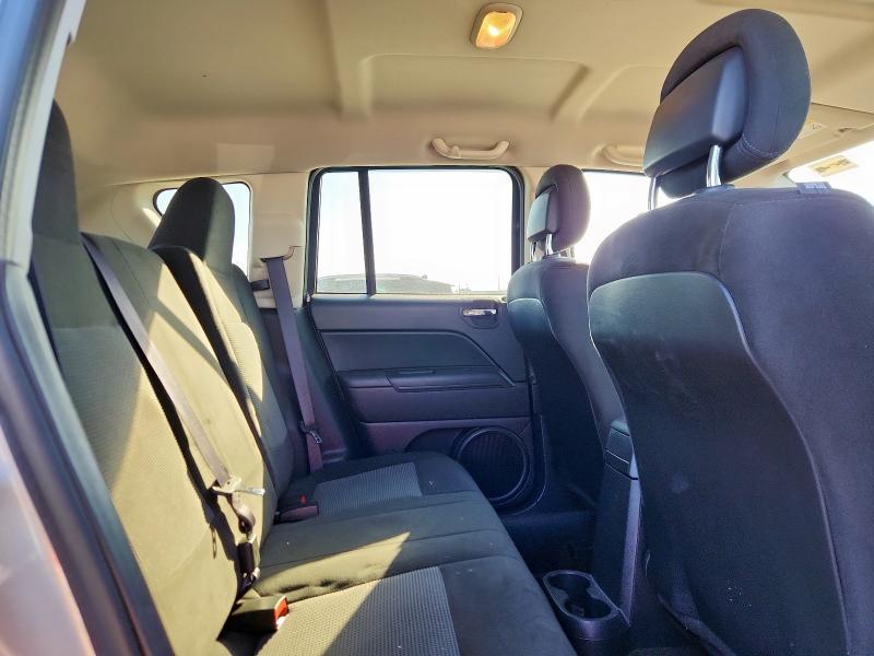 1C4NJDBB6GD756640 - 2016 JEEP COMPASS SPORT Plata foto 11