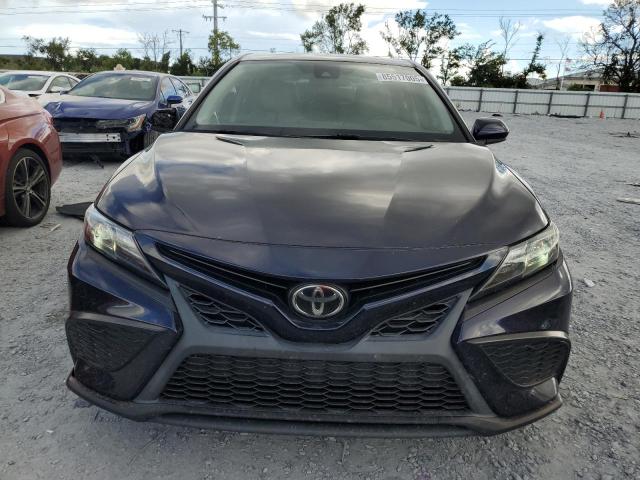 4T1G11AK2MU484555 - 2021 TOYOTA CAMRY SE ლურჯი ფოტო 5