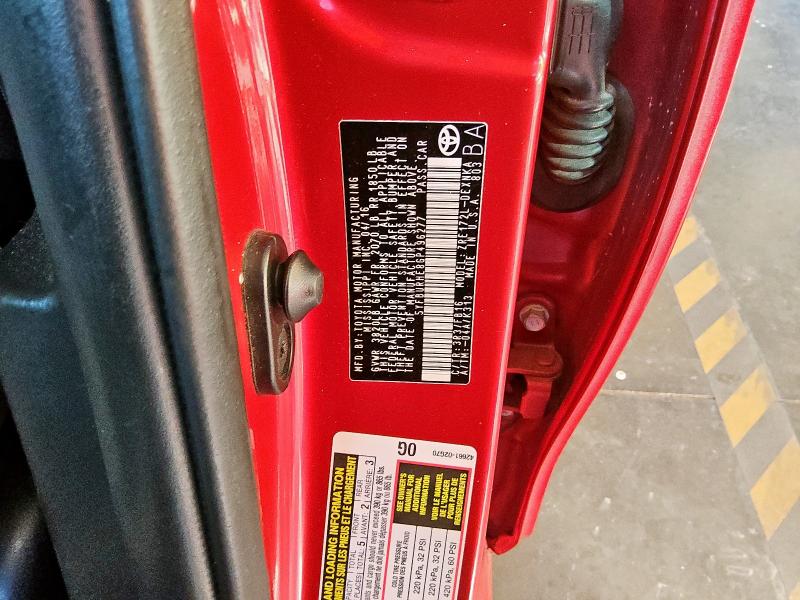 5YFBURHE8GP496277 - 2016 TOYOTA COROLLA L RED photo 12