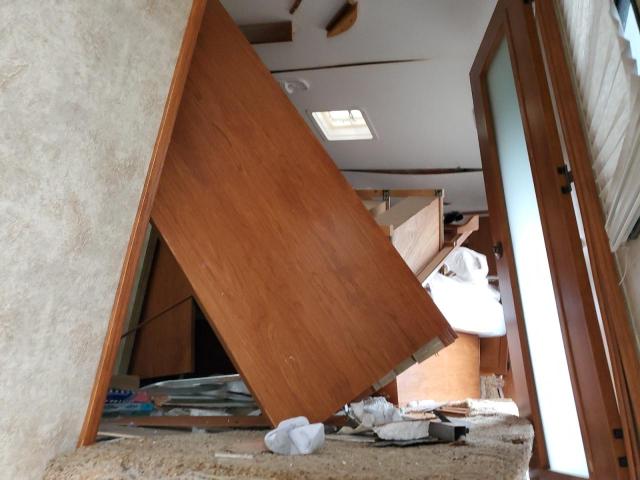 4YDF29522A4730454 - 2010 KEYSTONE MONTANA 白色 照片 5