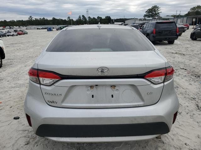 5YFEPMAE7MP260796 - 2021 TOYOTA COROLLA LE GRAY photo 6