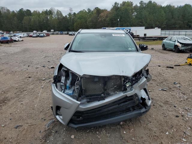 5TDJZRFH2JS817156 - 2018 TOYOTA HIGHLANDER SE 银色 照片 5