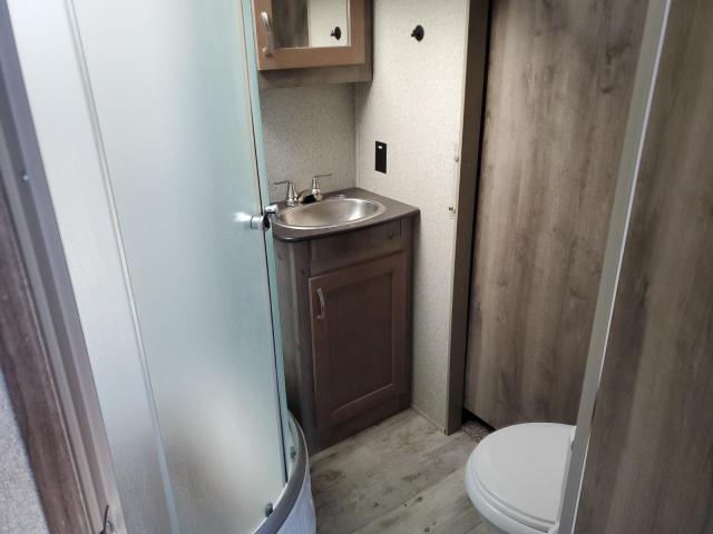 4YDT31922J1533099 - 2018 KEYSTONE TRAILER WHITE photo 8