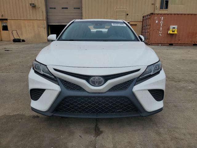 4T1B11HK6JU535356 - 2018 TOYOTA CAMRY L თეთრი ფოტო 5
