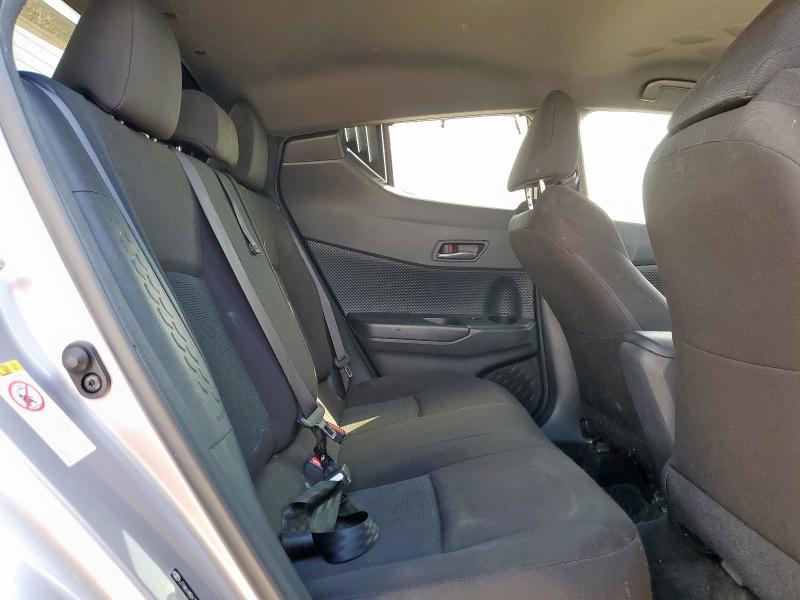 JTNKHMBX7K1057002 - 2019 TOYOTA C-HR XLE SILVER photo 11