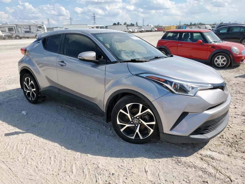 JTNKHMBX7K1057002 - 2019 TOYOTA C-HR XLE SILVER photo 4