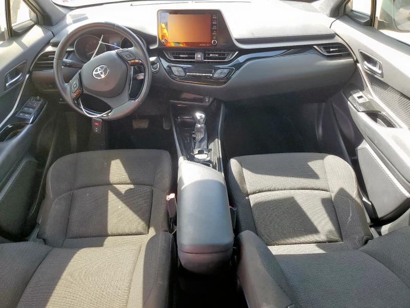 JTNKHMBX7K1057002 - 2019 TOYOTA C-HR XLE SILVER photo 8