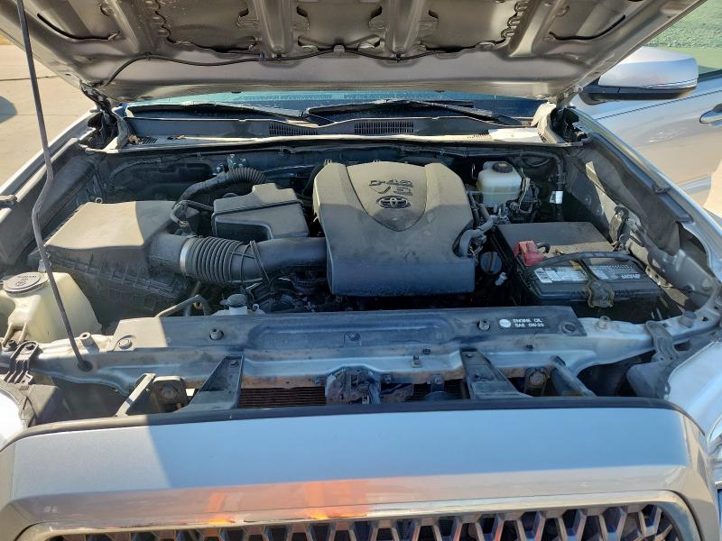 3TMCZ5AN7JM188315 - 2018 TOYOTA TACOMA DOUBLE CAB Plata foto 11