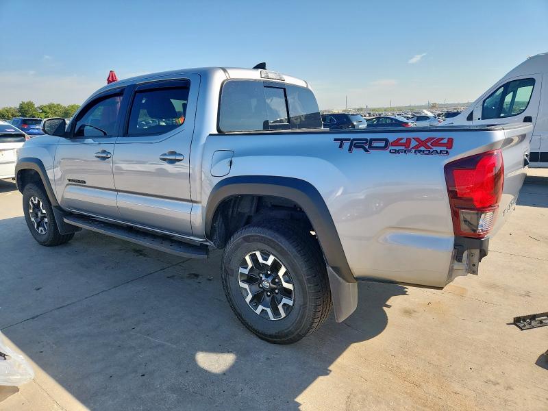 3TMCZ5AN7JM188315 - 2018 TOYOTA TACOMA DOUBLE CAB Plata foto 2