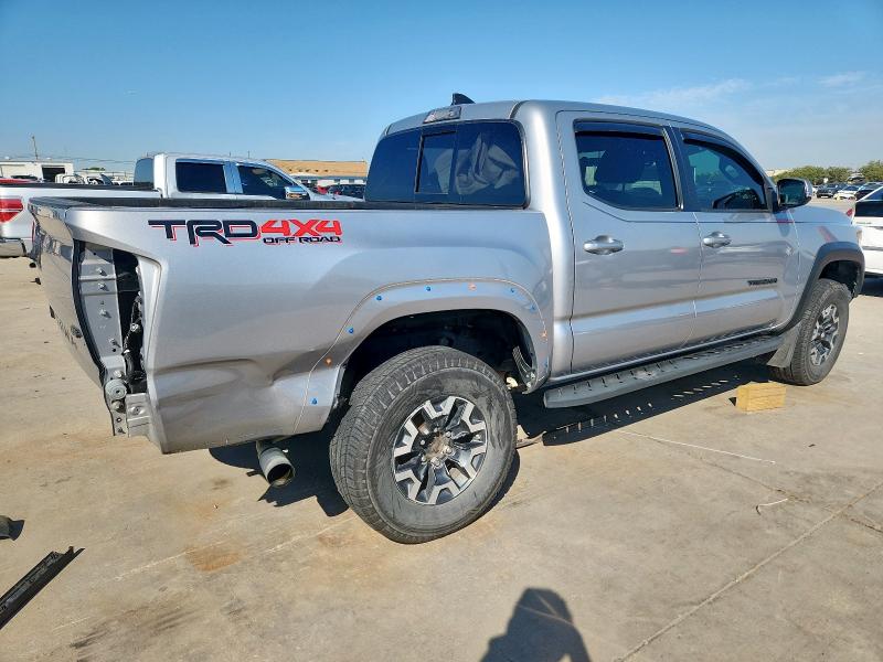 3TMCZ5AN7JM188315 - 2018 TOYOTA TACOMA DOUBLE CAB Plata foto 3