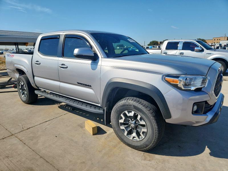 3TMCZ5AN7JM188315 - 2018 TOYOTA TACOMA DOUBLE CAB Plata foto 4
