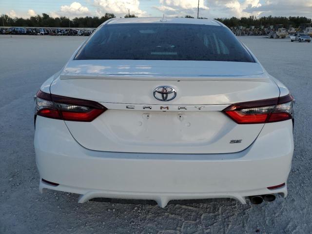 4T1G11AK0PU825343 - 2023 TOYOTA CAMRY SE NIGHT SHADE WHITE photo 6