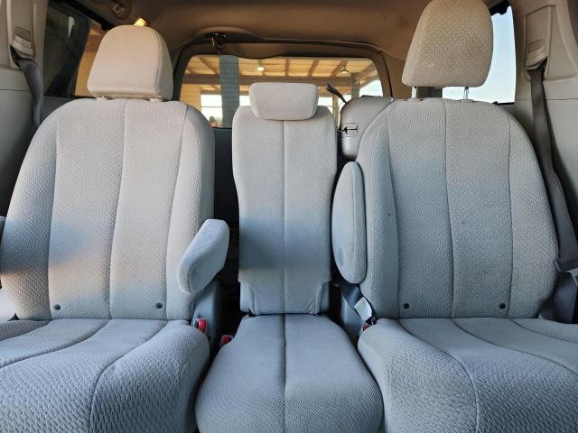 5TDKK3DC2BS079213 - 2011 TOYOTA SIENNA LE 灰色 照片 10