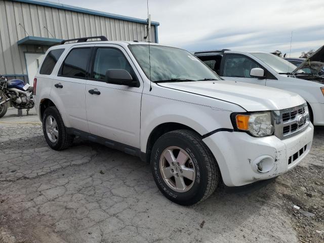 1FMCU9D73BKB74256 - 2011 FORD ESCAPE XLT Blanco foto 4