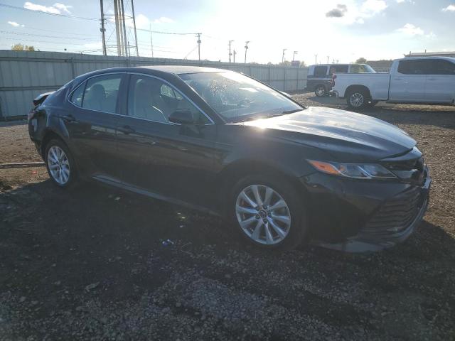 4T1B11HK3JU043884 - 2018 TOYOTA CAMRY L BLACK photo 4