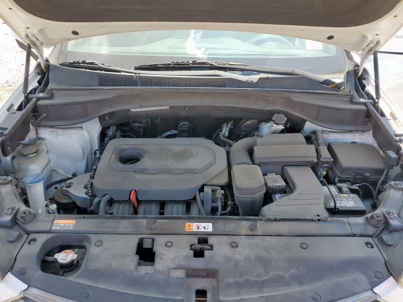 5NMZU3LB2HH034835 - 2017 HYUNDAI SANTA FE S WHITE photo 11