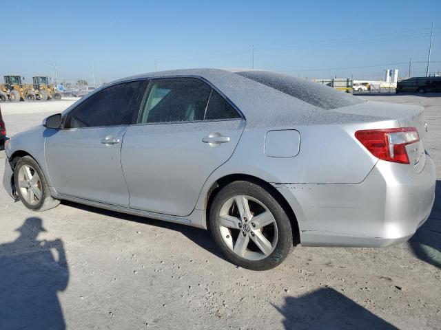 4T4BF1FK4CR214946 - 2012 TOYOTA CAMRY BASE SILVER photo 2