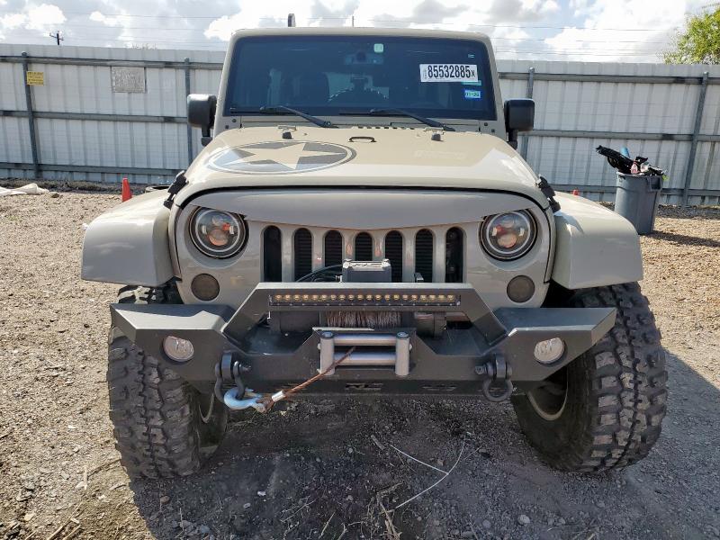 1C4HJWDG8JL852932 - 2018 JEEP WRANGLER U SPORT Коричневый фото 5