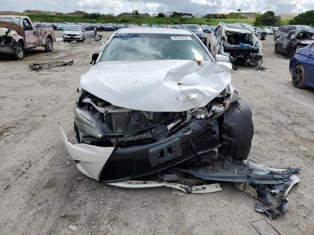 4T1BF1FK1GU123021 - 2016 TOYOTA CAMRY LE WHITE photo 5