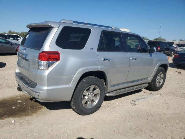 JTEBU5JR1D5144474 - 2013 TOYOTA 4RUNNER SR5 银色 照片 3