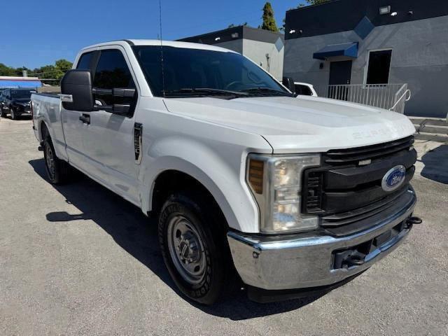 1FT7X2A6XKED16231 - 2019 FORD F250 SUPER DUTY WHITE photo 4