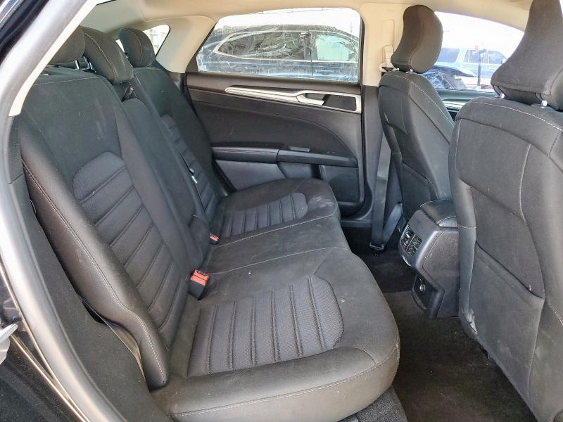 3FA6P0HD3JR268643 - 2018 FORD FUSION SE BLACK photo 10