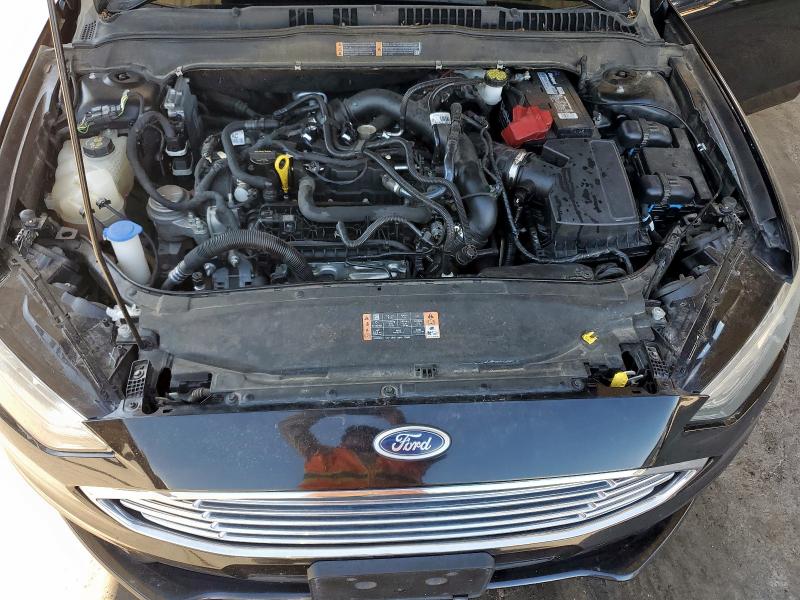 3FA6P0HD3JR268643 - 2018 FORD FUSION SE BLACK photo 11