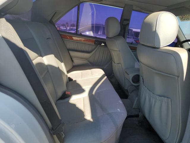 WDBEA32E4SC209559 - 1995 MERCEDES-BENZ E 320 BASE WHITE photo 10