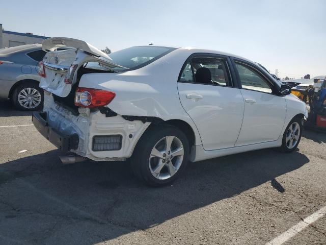 5YFBU4EE2DP180490 - 2013 TOYOTA COROLLA BASE أبيض صورة 3