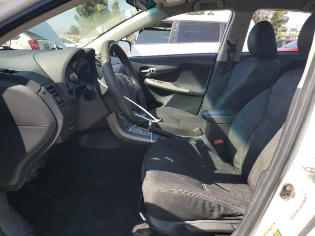 5YFBU4EE2DP180490 - 2013 TOYOTA COROLLA BASE أبيض صورة 7