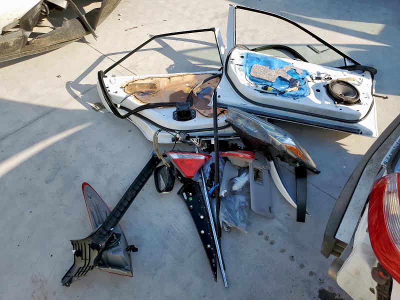 4T1BF1FK7HU695390 - 2017 TOYOTA CAMRY LE WHITE photo 12